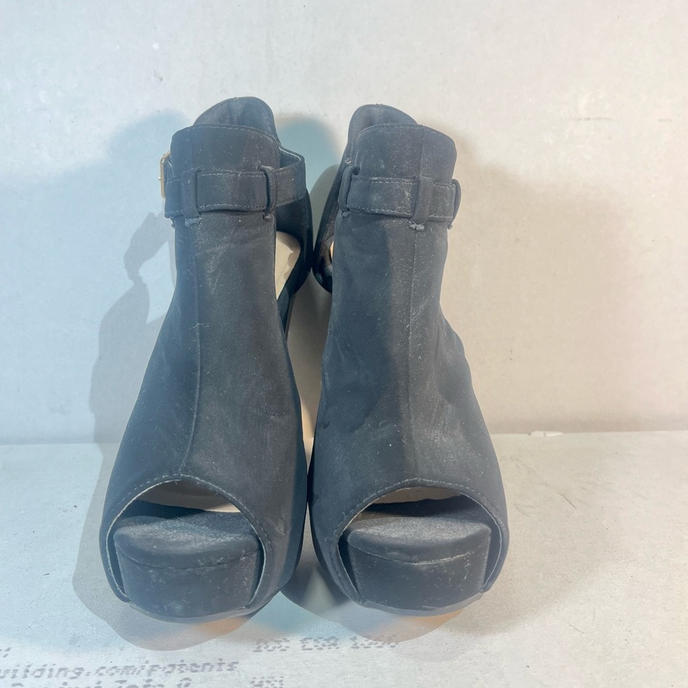 Black heels - Picture 3 of 4